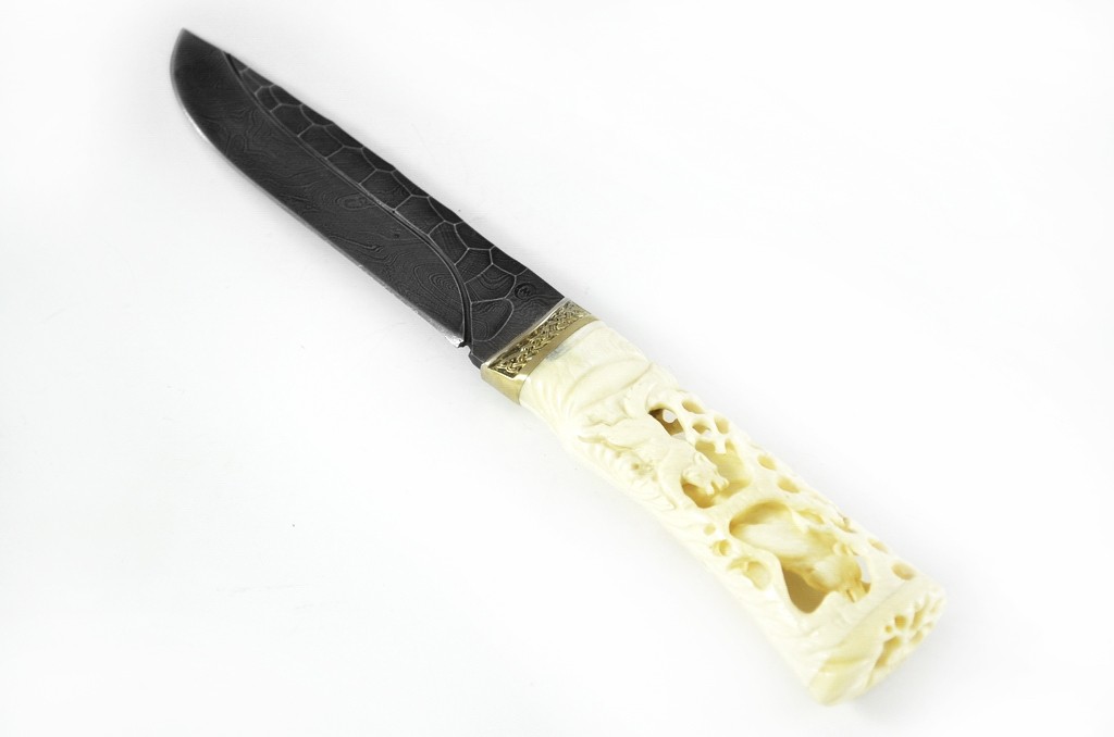 Нож Путник дам. сталь литье кость ножны кость ажур